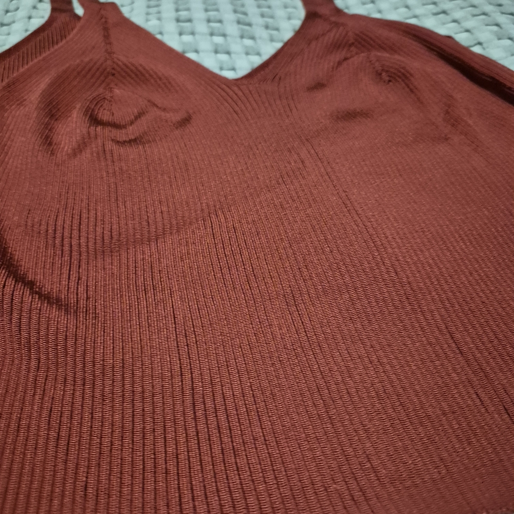 Pinque Red Ribbed Knit Tank Top - Picture 5 of 6